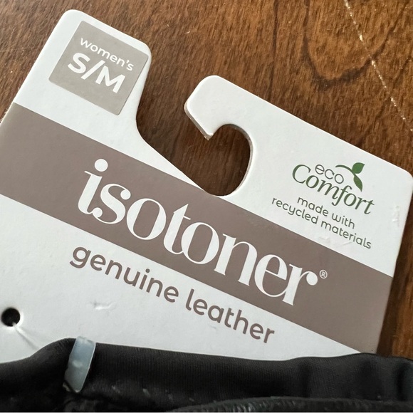 Isotoner Leather Gloves
Size Small / Medium - Picture 2 of 3
